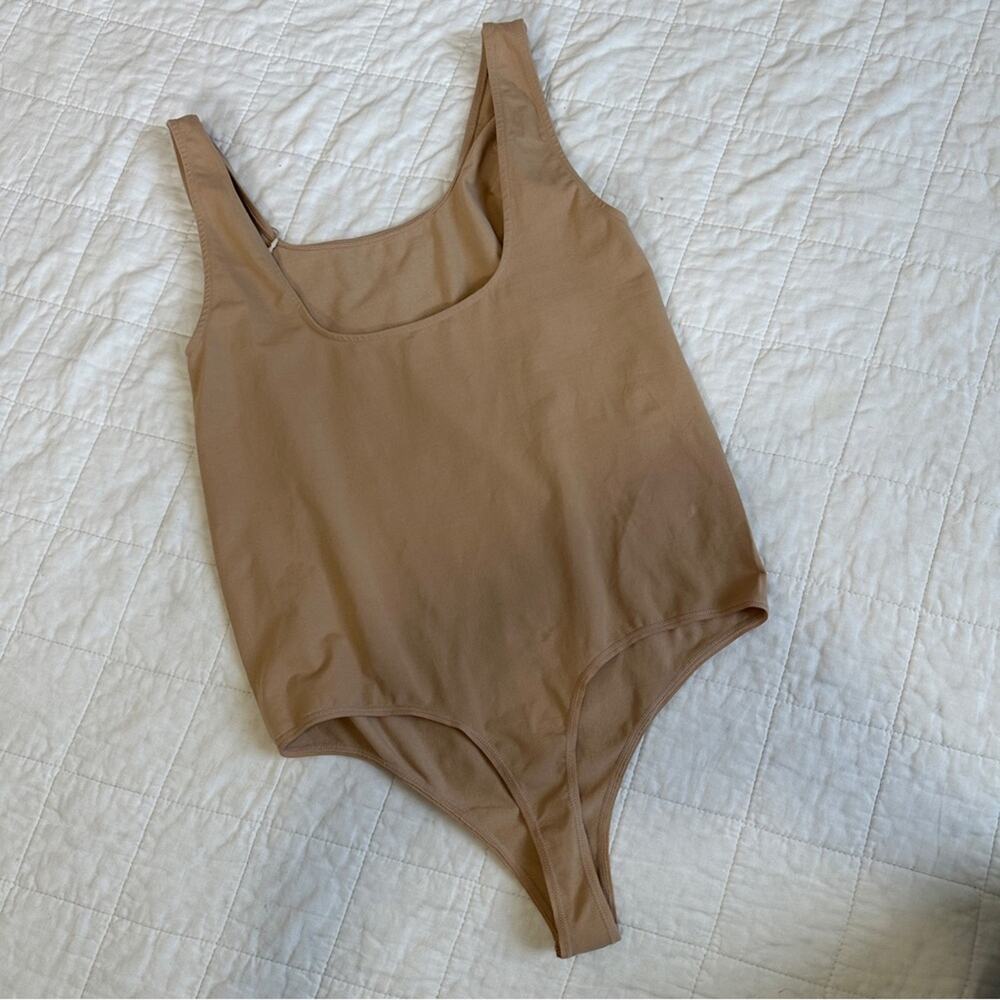 SKIMS Soft Smoothing Seamless Thong Bodysuit NEW NWT Clay - Picture 3 of 5